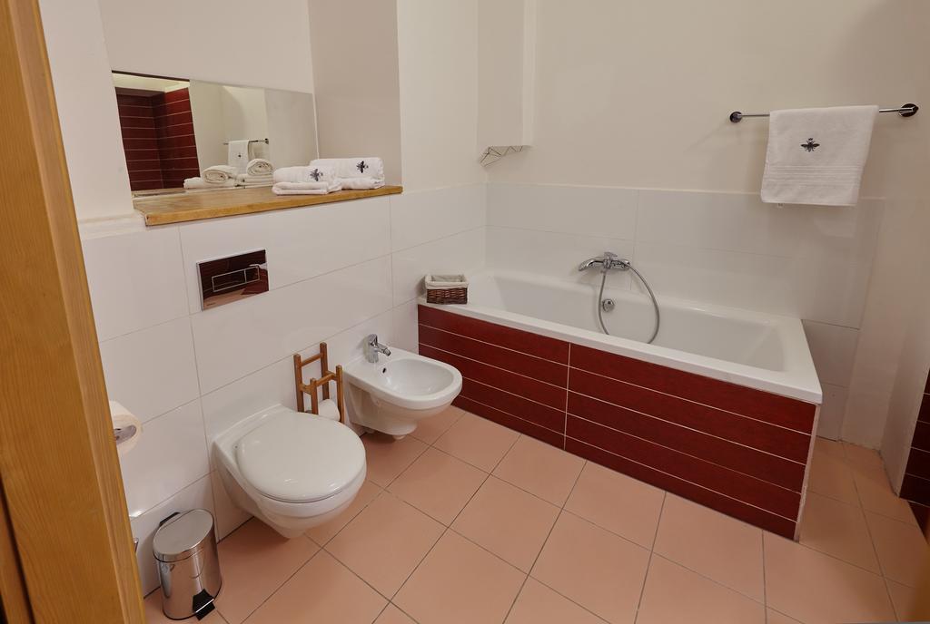 Queen Bee Apartments Prague Luaran gambar